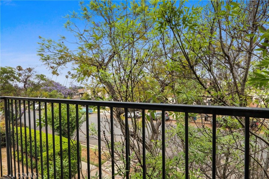 Image 17 of property listing at 2501 W Grand Avenue 1, Alhambra, CA 91801