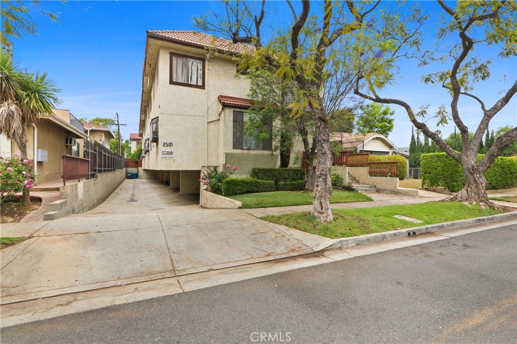 Image 2 of property listing at 2501 W Grand Avenue 1, Alhambra, CA 91801
