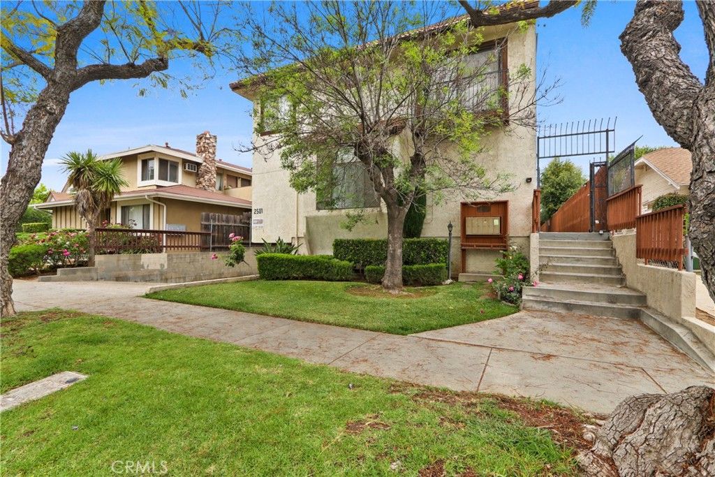 Image 3 of property listing at 2501 W Grand Avenue 1, Alhambra, CA 91801