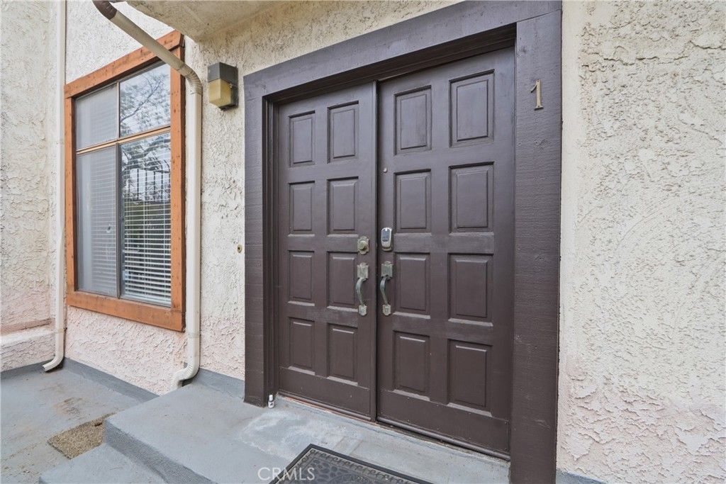 Image 5 of property listing at 2501 W Grand Avenue 1, Alhambra, CA 91801