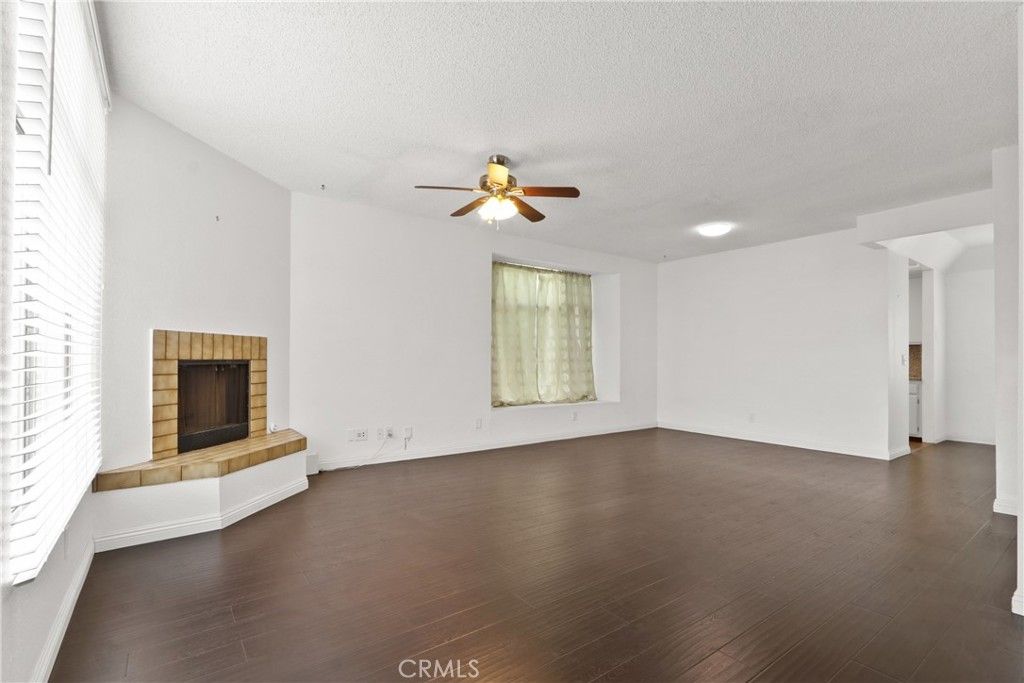 Image 6 of property listing at 2501 W Grand Avenue 1, Alhambra, CA 91801