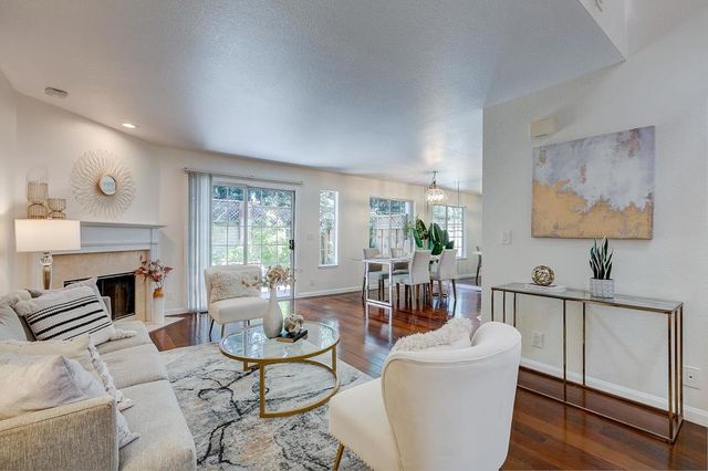 20667 Gardenside, Cupertino, CA 95014