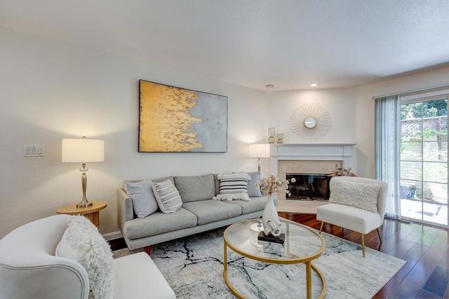20667 Gardenside, Cupertino, CA 95014