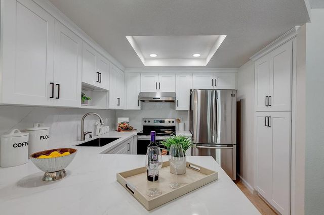 20667 Gardenside, Cupertino, CA 95014