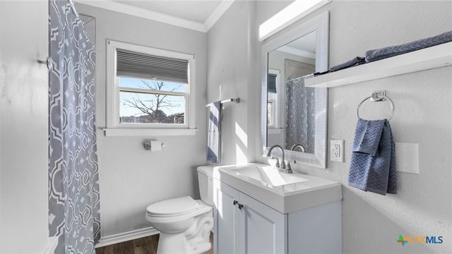 420 Wallace Street, Seguin, TX 78155