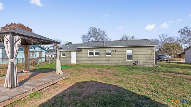 420 Wallace Street, Seguin, TX 78155