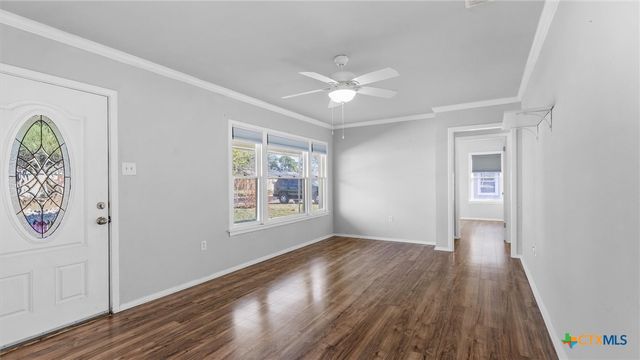 420 Wallace Street, Seguin, TX 78155