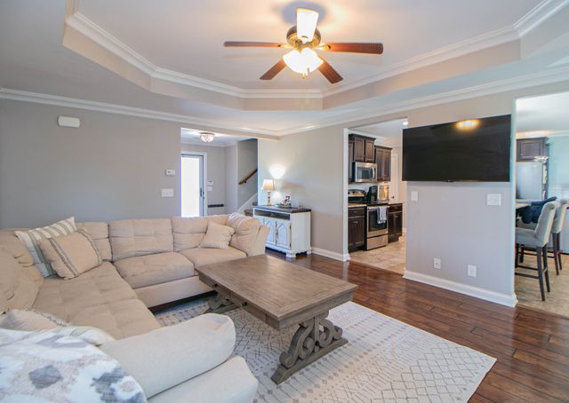 1088 Jon Dr, Clarksville, TN 37043