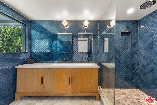7900 Willow Glen Road, Los Angeles, CA 90046