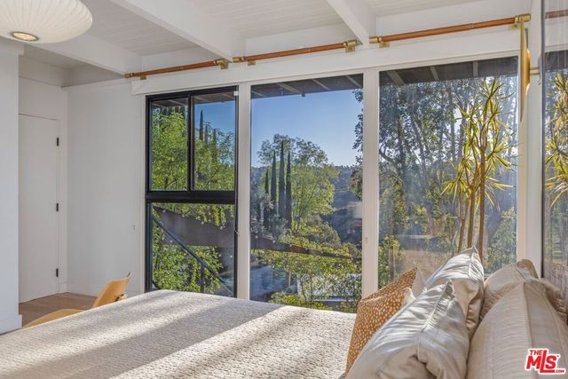 7900 Willow Glen Road, Los Angeles, CA 90046
