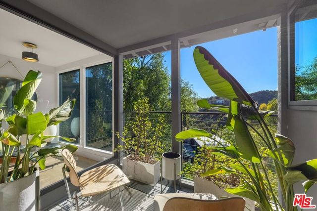 7900 Willow Glen Road, Los Angeles, CA 90046