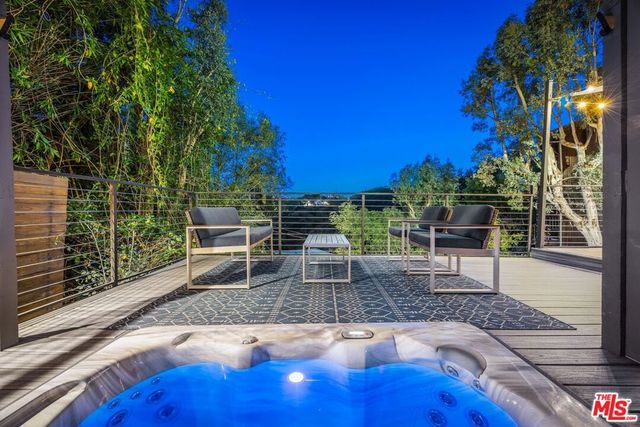 7900 Willow Glen Road, Los Angeles, CA 90046