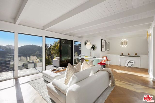 7900 Willow Glen Road, Los Angeles, CA 90046
