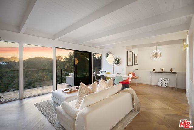 7900 Willow Glen Road, Los Angeles, CA 90046