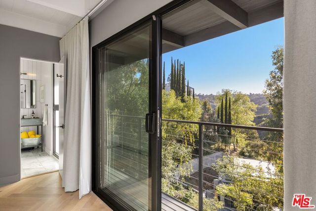 7900 Willow Glen Road, Los Angeles, CA 90046