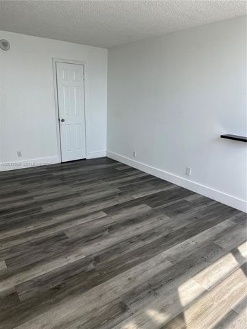 137 Golden Isles Dr 1212, Hallandale Beach, FL 33009