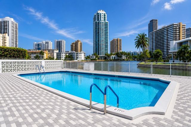 137 Golden Isles Dr 1212, Hallandale Beach, FL 33009