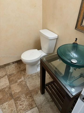 137 Golden Isles Dr 1212, Hallandale Beach, FL 33009