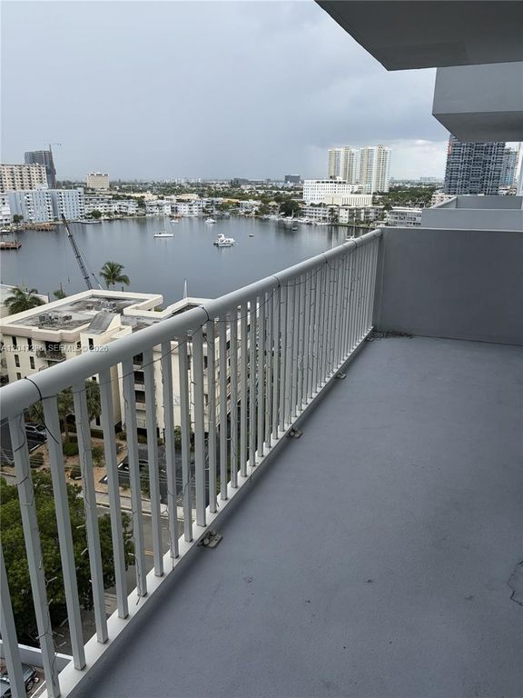 137 Golden Isles Dr 1212, Hallandale Beach, FL 33009