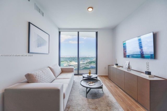 398 NE 5th St 4210, Miami, FL 33132