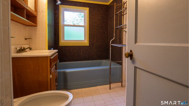 40 Packard Street, Manchester, CT 06040