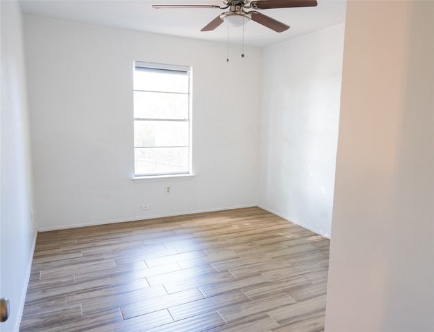 2904 S Fielder Road, Arlington, TX 76015