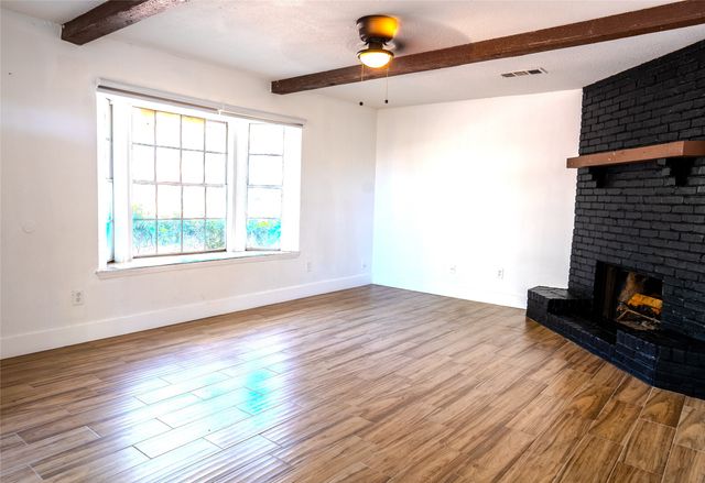 2904 S Fielder Road, Arlington, TX 76015