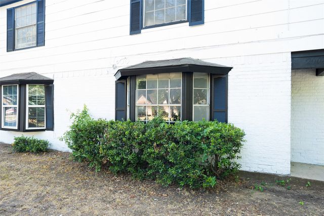 2904 S Fielder Road, Arlington, TX 76015