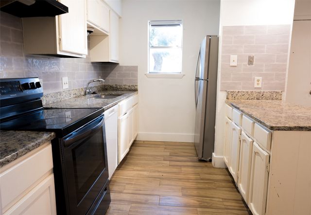 2904 S Fielder Road, Arlington, TX 76015