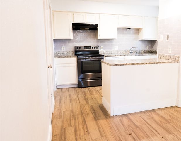 2904 S Fielder Road, Arlington, TX 76015
