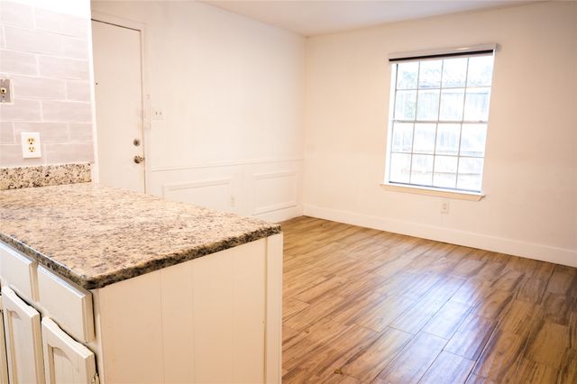 2904 S Fielder Road, Arlington, TX 76015