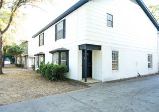 2904 S Fielder Road, Arlington, TX 76015