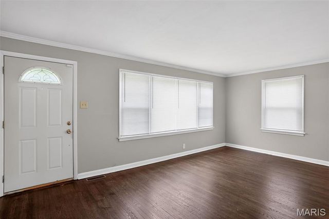 10428 Ashbrook Drive, St Louis, MO 63137