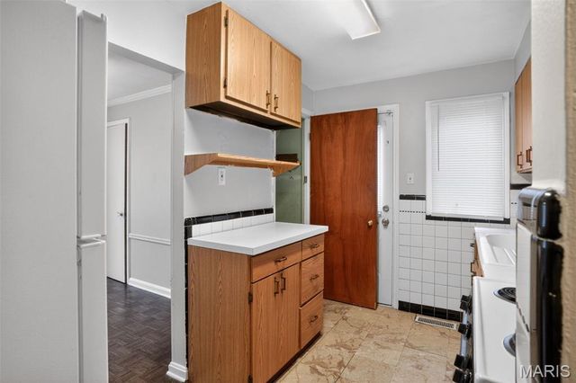 10428 Ashbrook Drive, St Louis, MO 63137