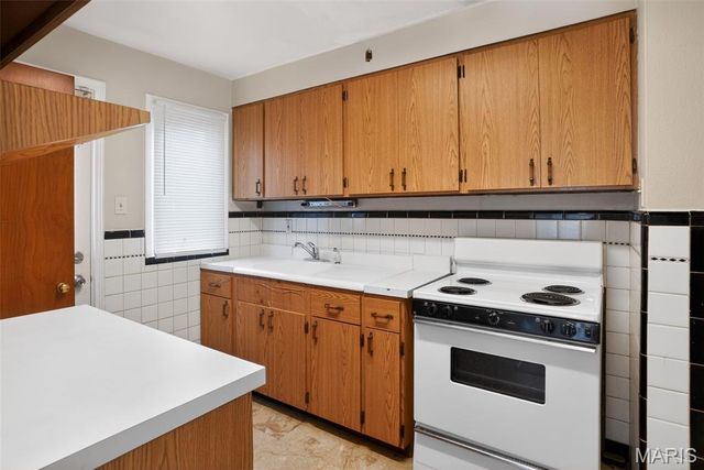 10428 Ashbrook Drive, St Louis, MO 63137