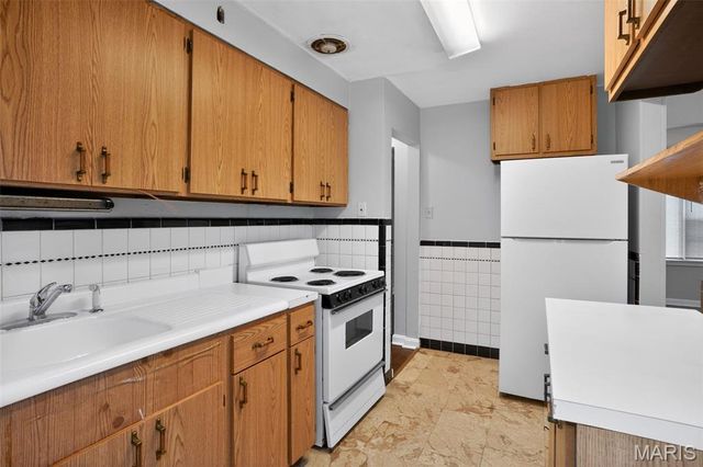 10428 Ashbrook Drive, St Louis, MO 63137