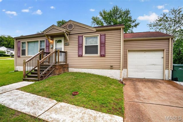 10428 Ashbrook Drive, St Louis, MO 63137