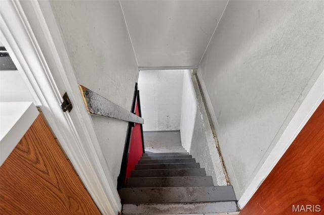 10428 Ashbrook Drive, St Louis, MO 63137