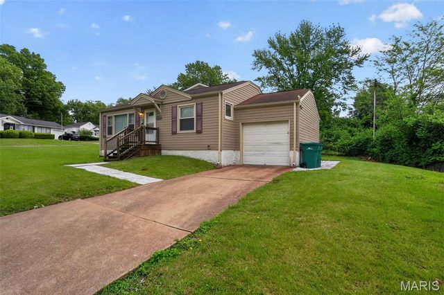 10428 Ashbrook Drive, St Louis, MO 63137