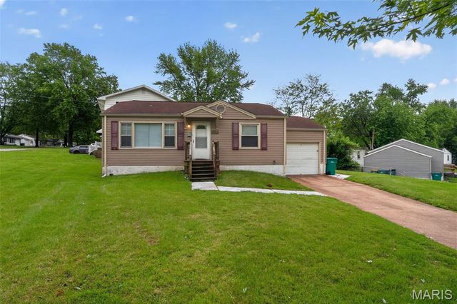 10428 Ashbrook Drive, St Louis, MO 63137