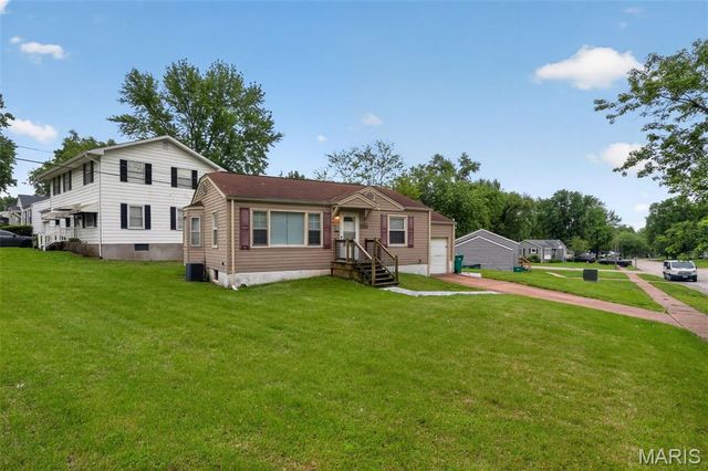 10428 Ashbrook Drive, St Louis, MO 63137