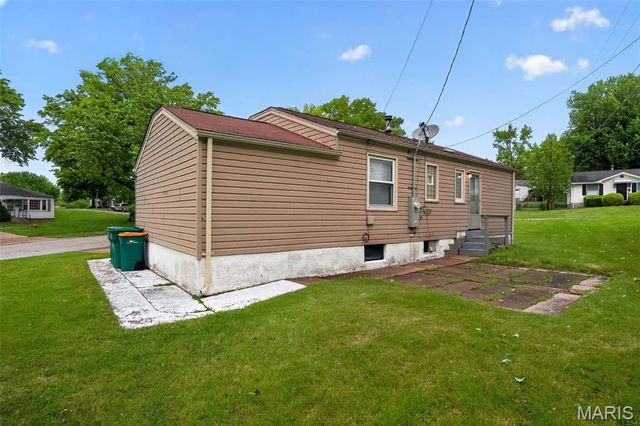 10428 Ashbrook Drive, St Louis, MO 63137