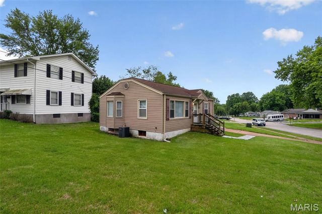 10428 Ashbrook Drive, St Louis, MO 63137