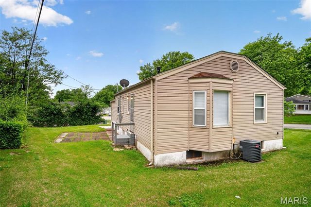 10428 Ashbrook Drive, St Louis, MO 63137