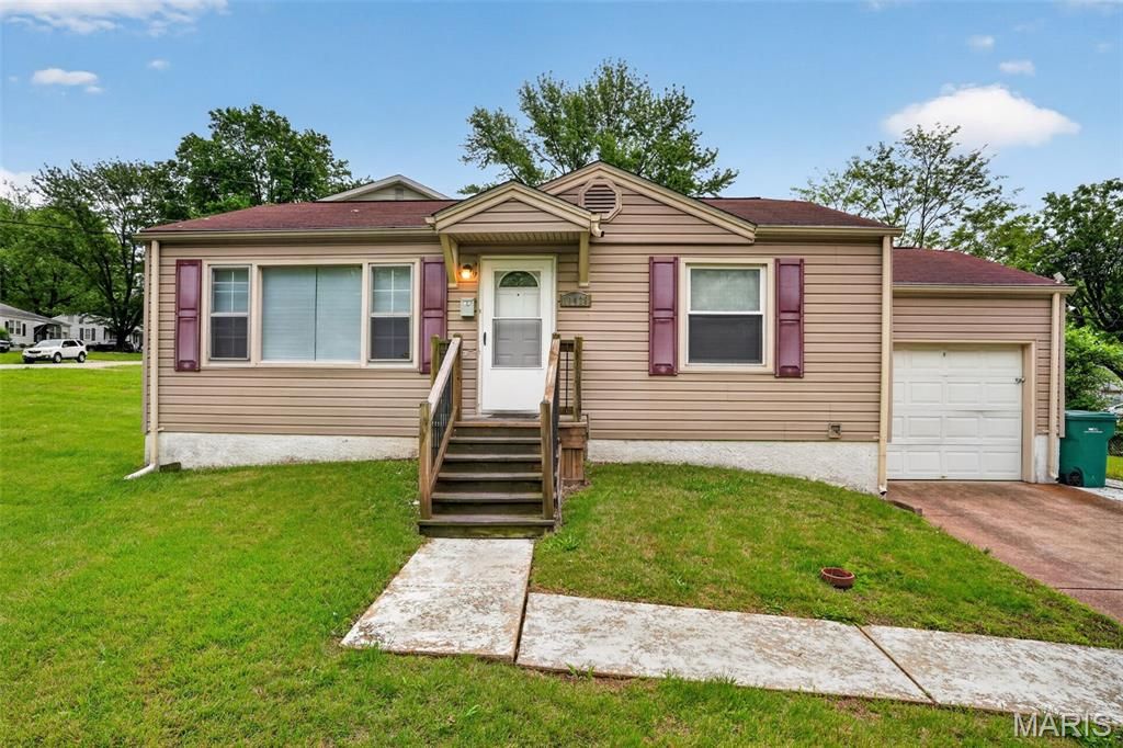 10428 Ashbrook Drive, St Louis, MO 63137