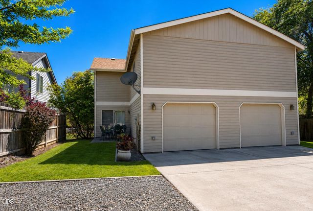 922 NW Ogden Avenue, Bend, OR 97703