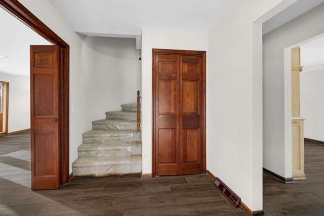 2044 Hidden Valley Drive, Crown Point, IN 46307