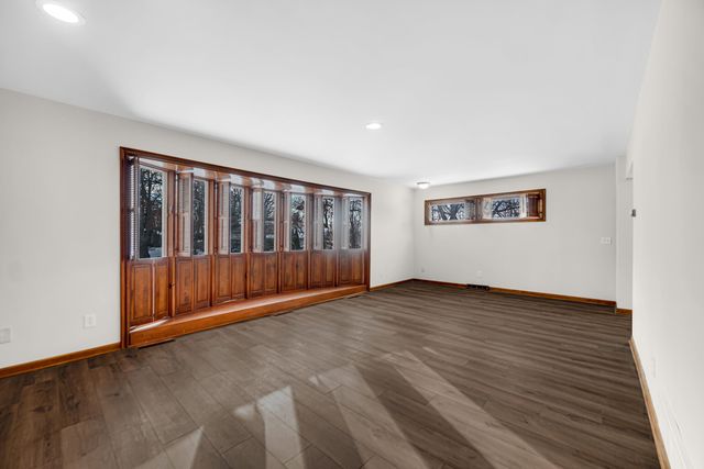 2044 Hidden Valley Drive, Crown Point, IN 46307