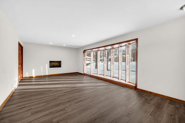 2044 Hidden Valley Drive, Crown Point, IN 46307