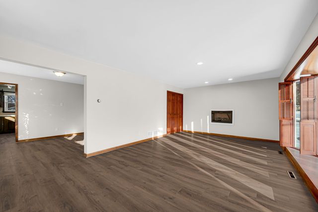 2044 Hidden Valley Drive, Crown Point, IN 46307